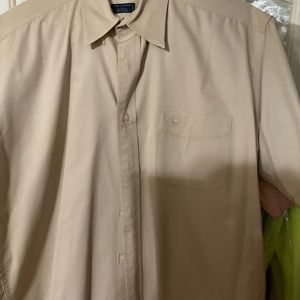 Short sleeve shirt from a clean home